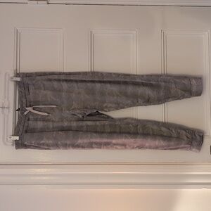 Vuori Pale Gray Heather Camouflage Joggers, Size S